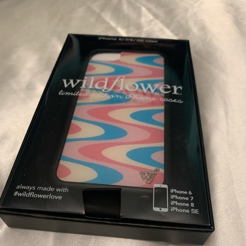 NWT Wildflower IPhone 6/7/8/SE Case
